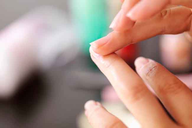 स्वास्थ्य समस्या का इशारा है ब्रिटल नेल्स